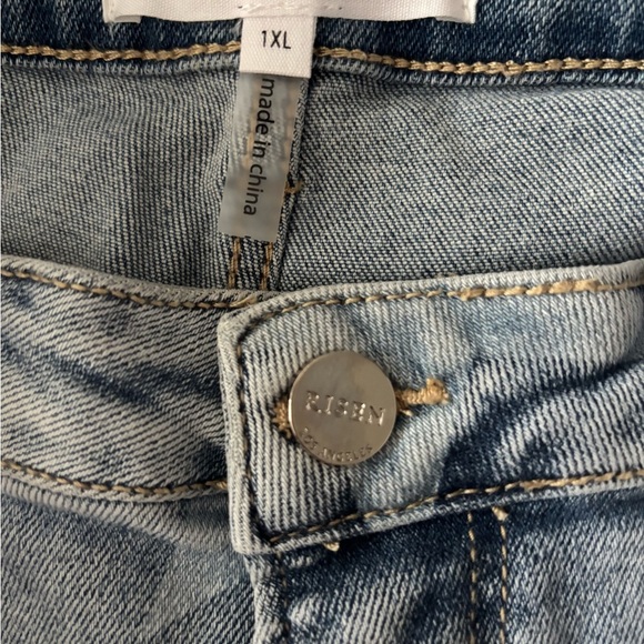 Risen Starlight Blue Ankle Cropped Distressed Jeans. - Picture 9 of 11